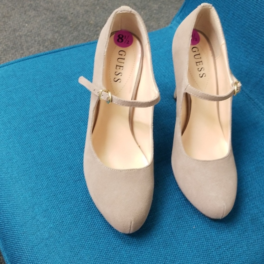Suede Taupe Guess Pumps
